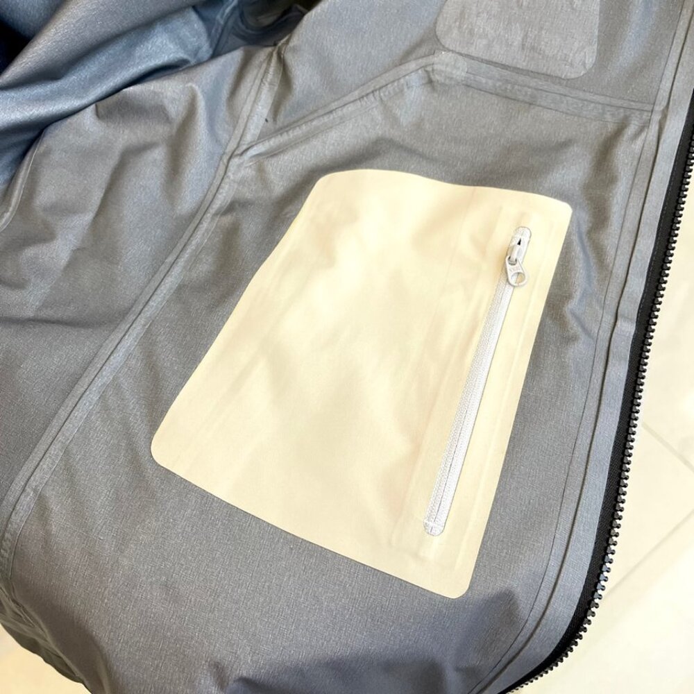 Arc'teryx Men's Women's Jackets - Picture 8 of 9